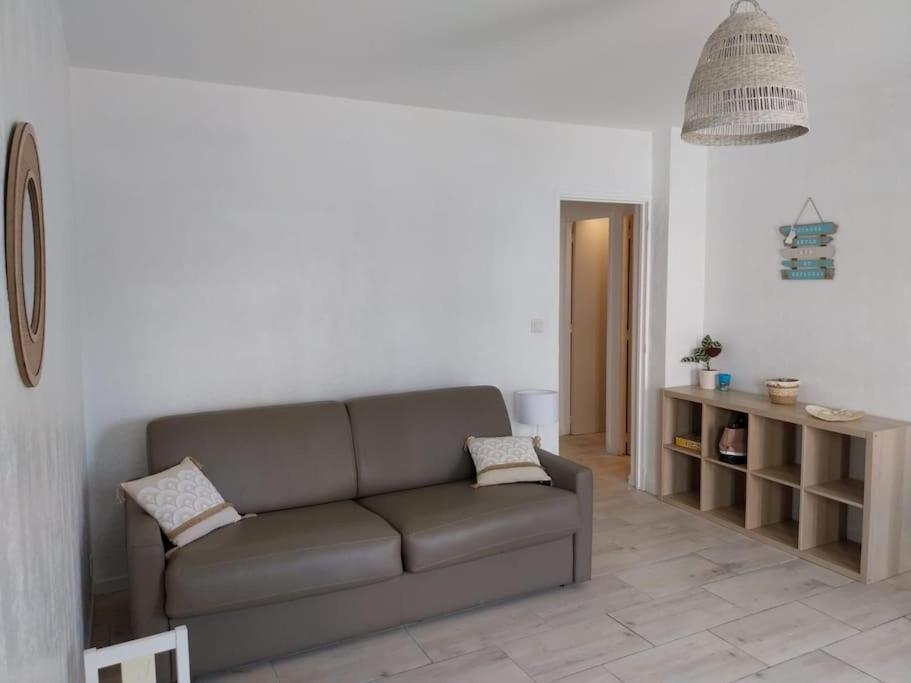 Appartement Port De Hyeres Exterior photo