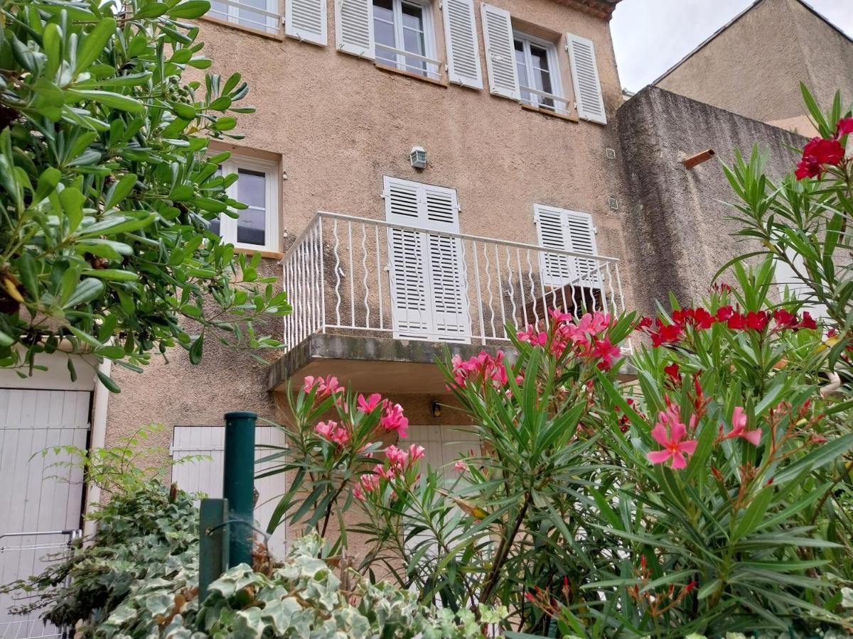 Appartement Port De Hyeres Exterior photo